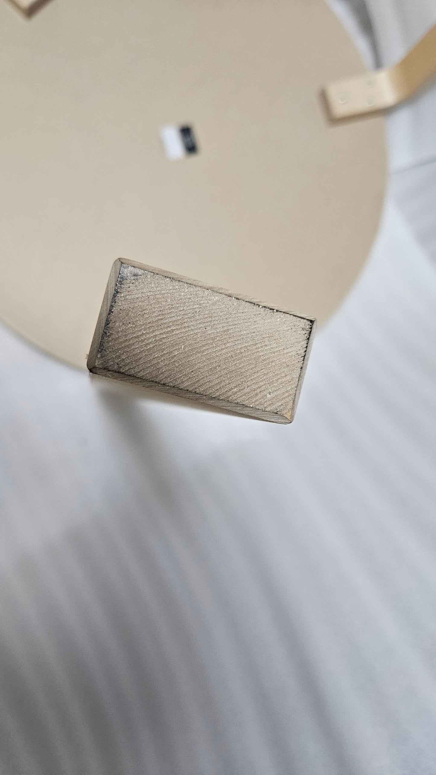 [국내재고/B급] AALTO 90B - Round wooden table / Top-Black Linoleum