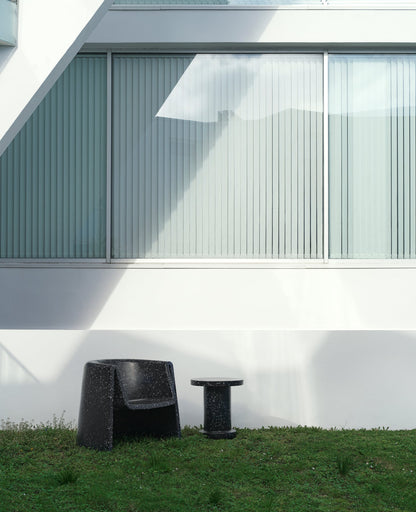 Bit side table, black