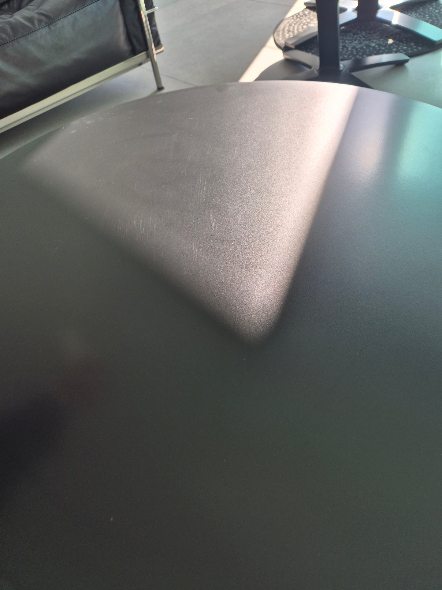 [국내재고/B급] PIERRE - Round metal coffee table