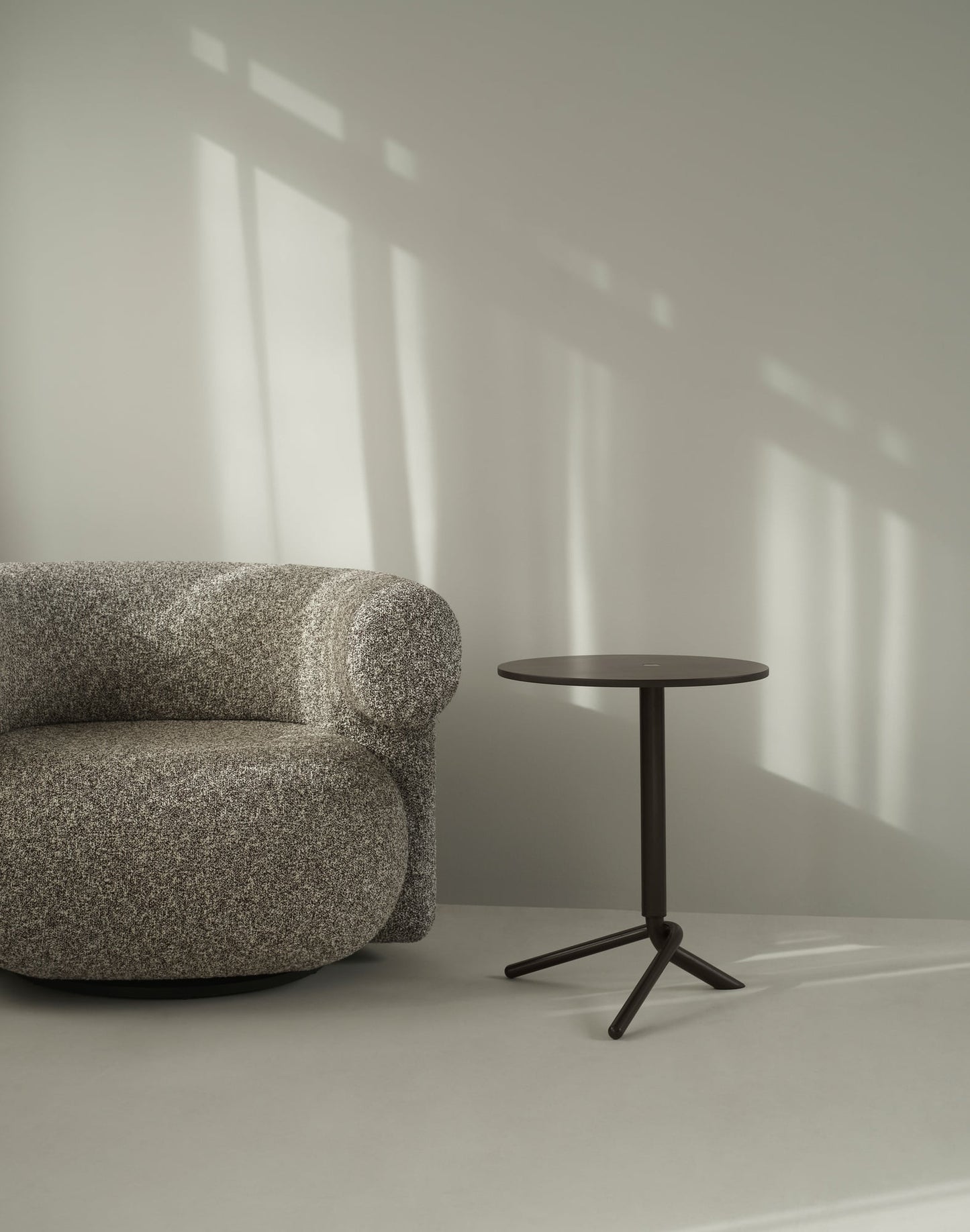 Lift side table, dark brown