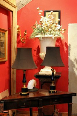 20th Century French Black Enamel Tole and Gilt Bronze Table Lamps with Silk Shade, Set of 2-AXE-1433477