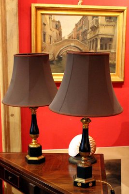 20th Century French Black Enamel Tole and Gilt Bronze Table Lamps with Silk Shade, Set of 2-AXE-1433477