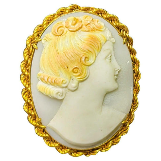 20th Century Oval Pendant in Yellow Gold Cameo in 18k, 1920s