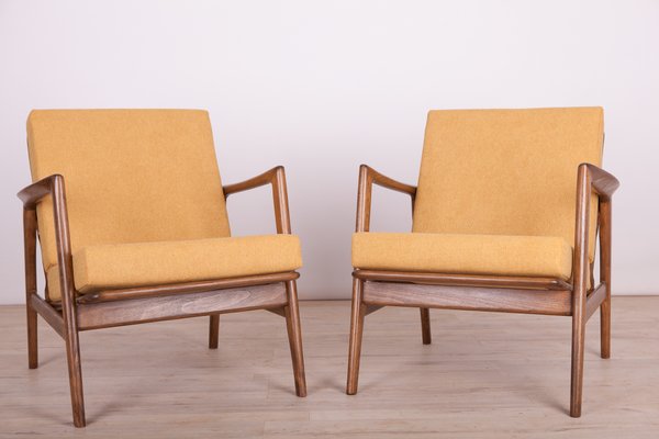 300-139 Armchairs from Swarzędzka Factory, 1960s, Set of 2-NIT-570906