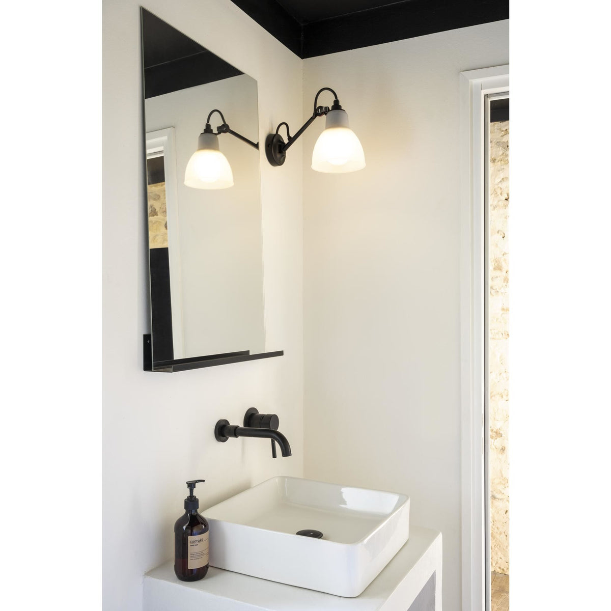 N104 Bathroom Wall Lamp Black/ Polycarbonate – DCWéditions