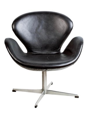 3320 Swan Chair in Black Leather by Arne Jacobsen for Fritz Hansen-JAG-1056956