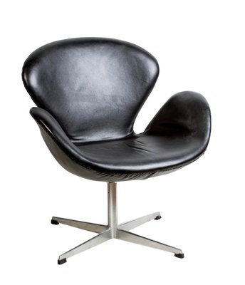 3320 Swan Chair in Black Leather by Arne Jacobsen for Fritz Hansen-JAG-1056956