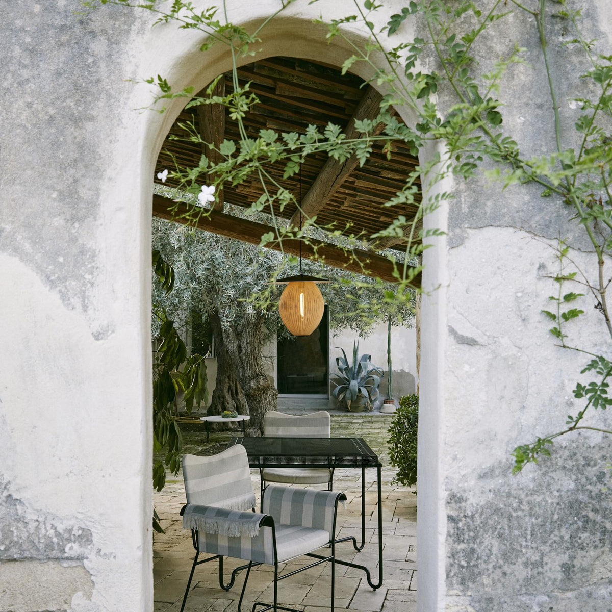 Tropique Dining Chair With Fringes White/Leslie 06