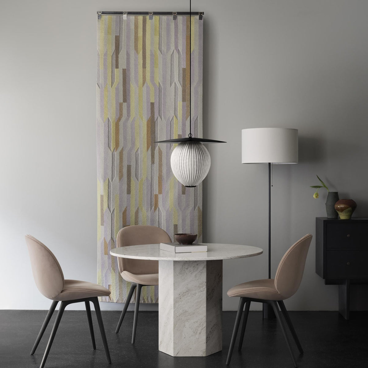 Beetle Dining Chair Around Bouclé 032