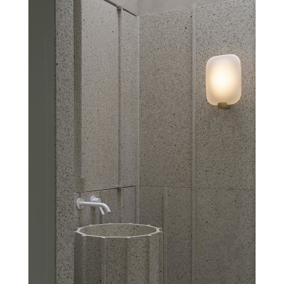 DCWéditions Light Me Tender Vertical Wall Lamp Gold