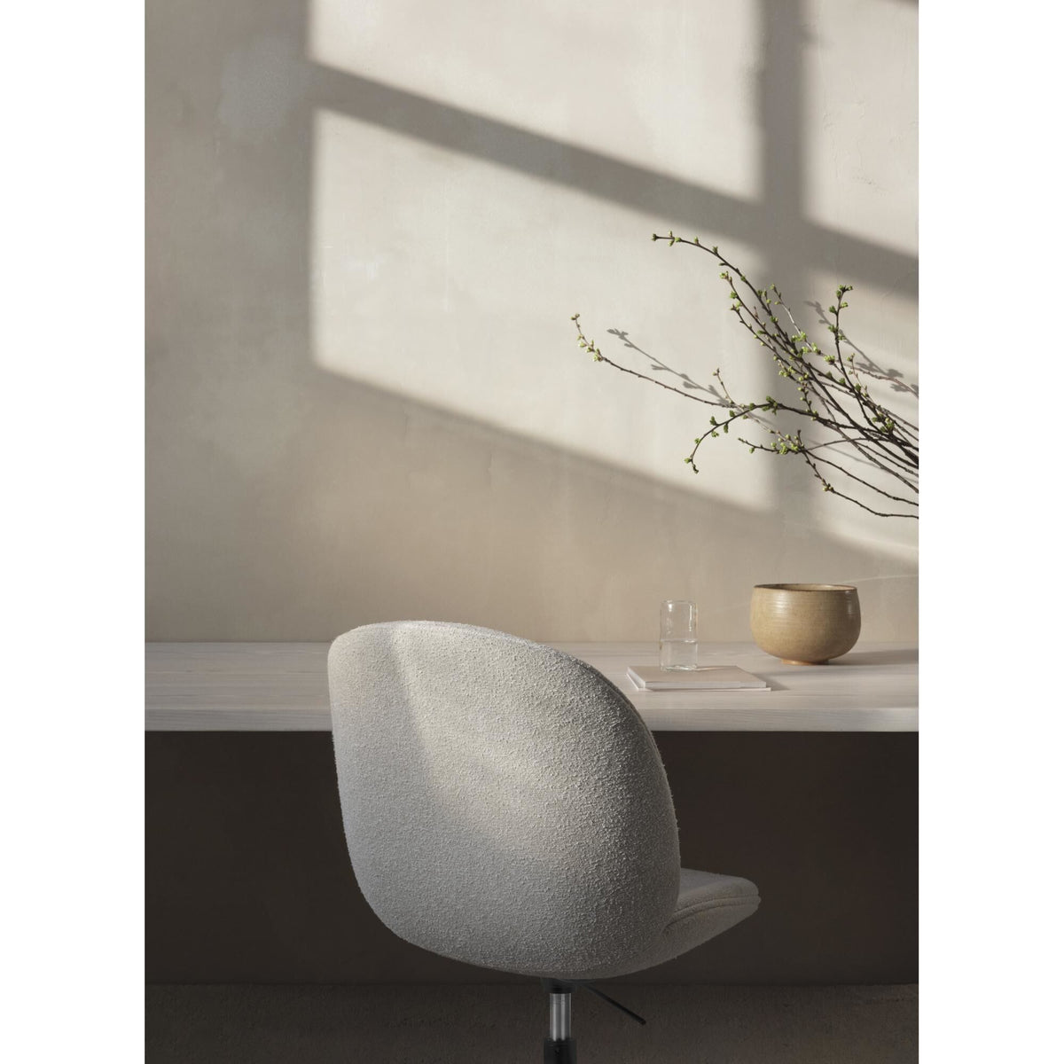 Bat Office Chair Upholstered Front Matt Black/905 Dune