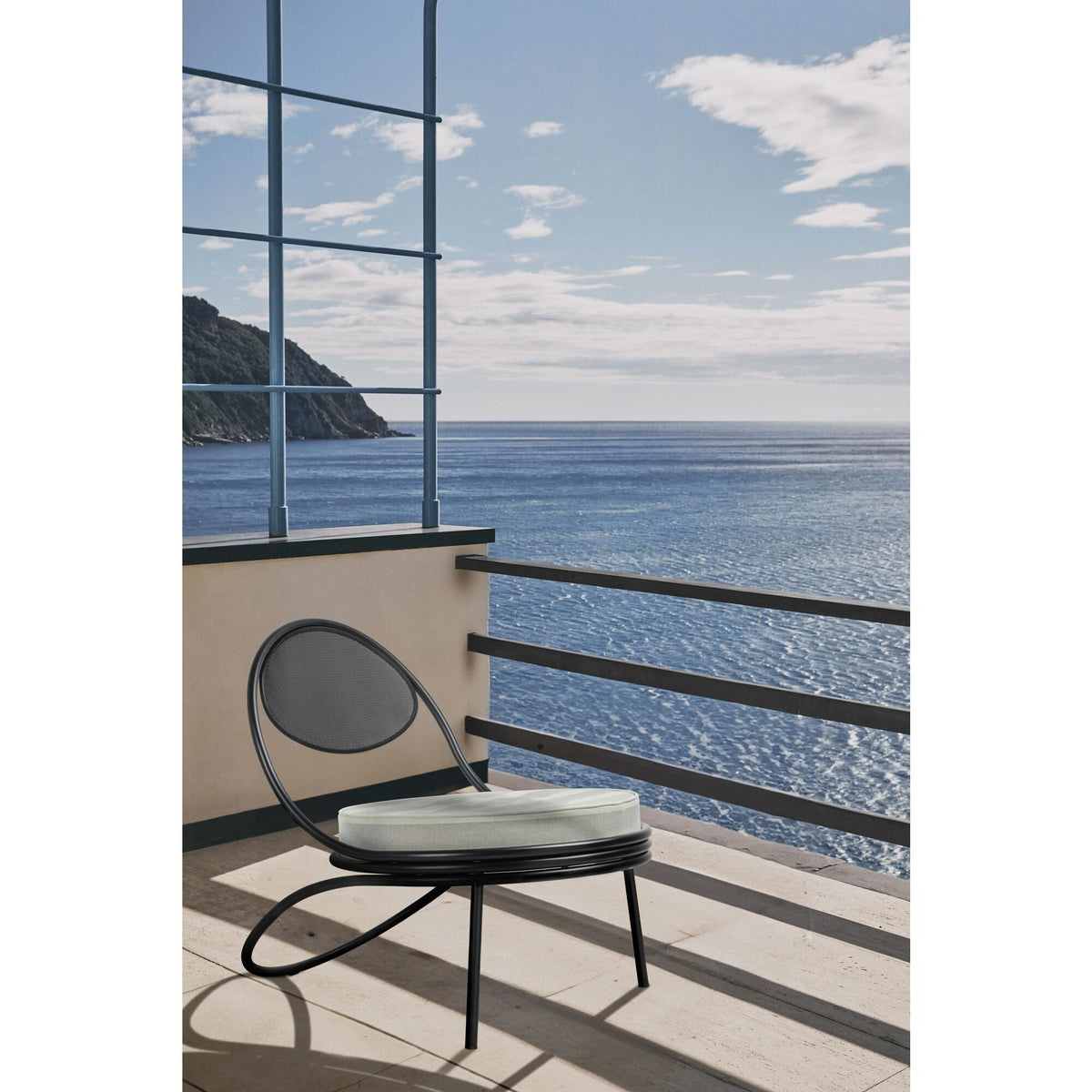 Copacabana Outdoor Chair Matt Black/ Leslie Stripe 020