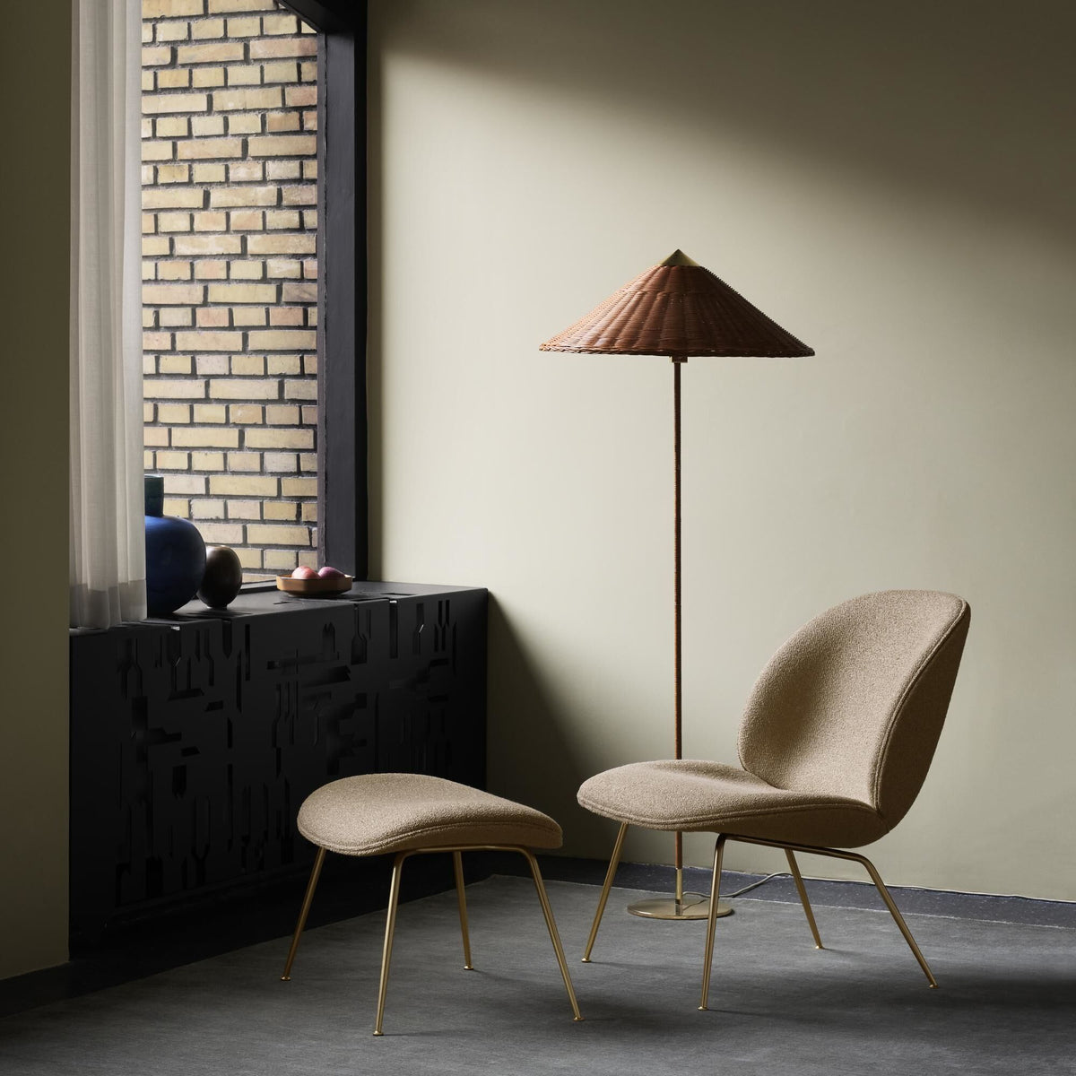 Beetle Ottoman Around Bouclé 004 With Legs In Semi Matt Brass