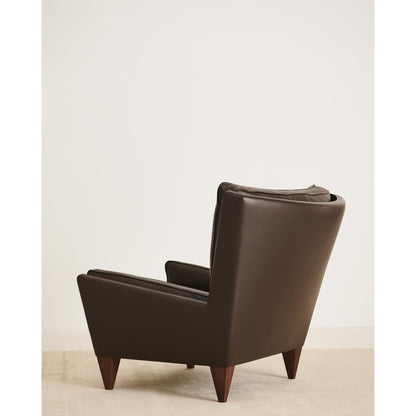 V11 Armchair American Walnut/ Coffee Leather