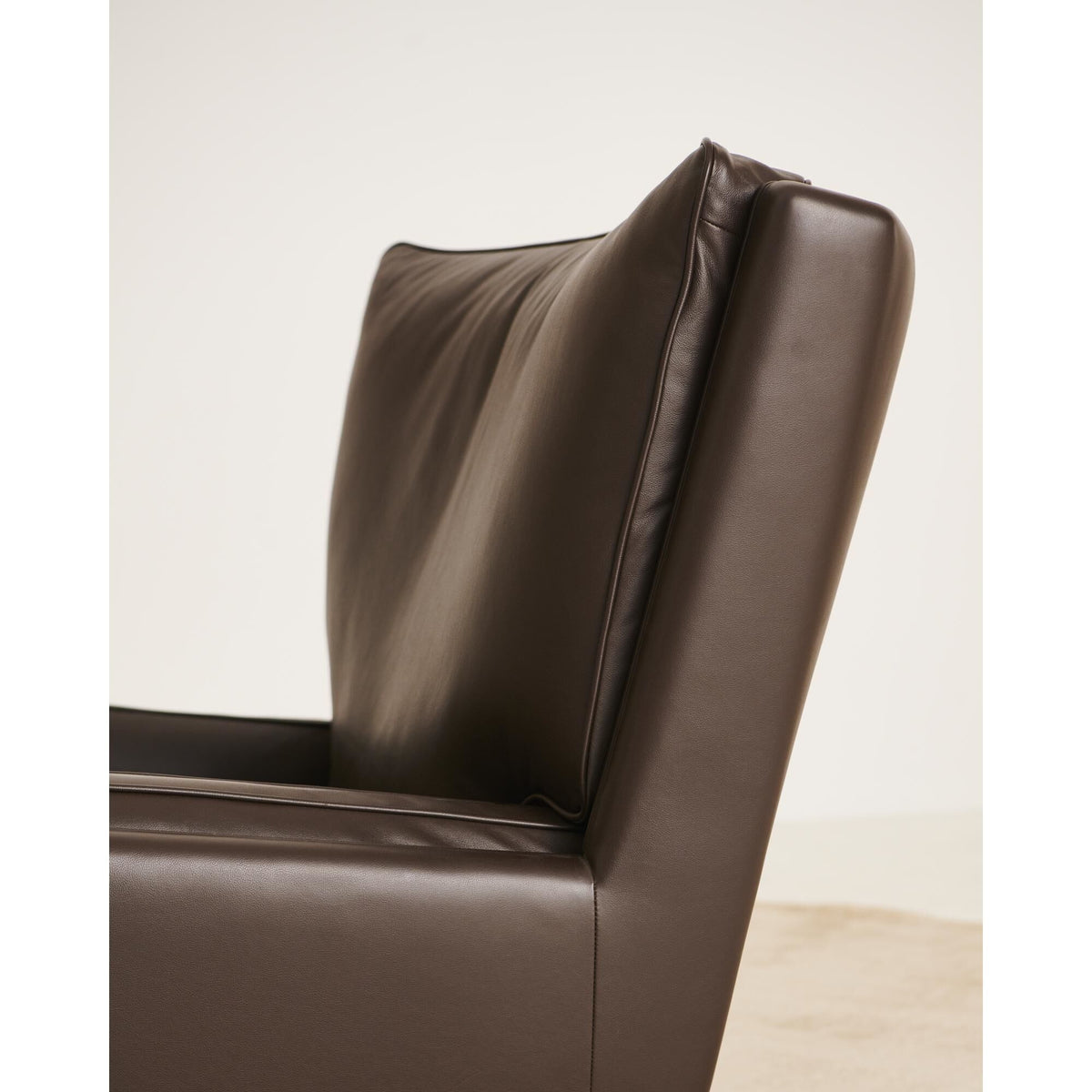 V11 Armchair American Walnut/ Coffee Leather