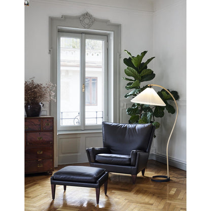 V11 Armchair American Walnut/ Coffee Leather