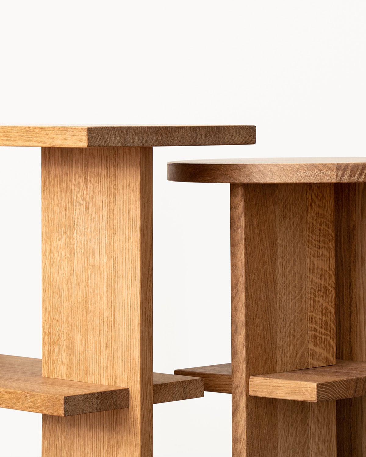 Tee side table, round, oiled oak