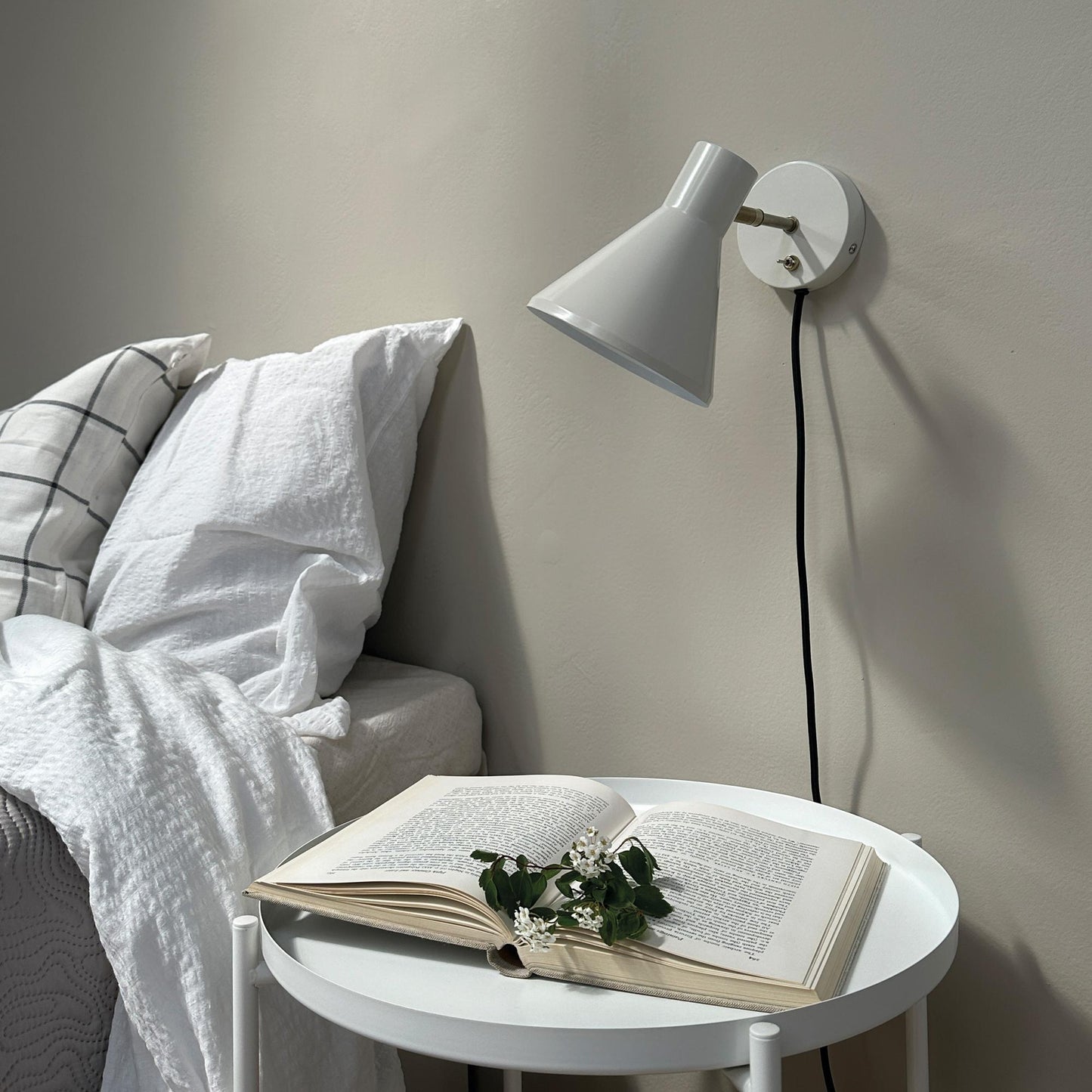 Dyberg Larsen Sleep Wall Lamp Kit White