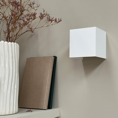Dyberg Larsen Venus Wall Lamp 10x10 White