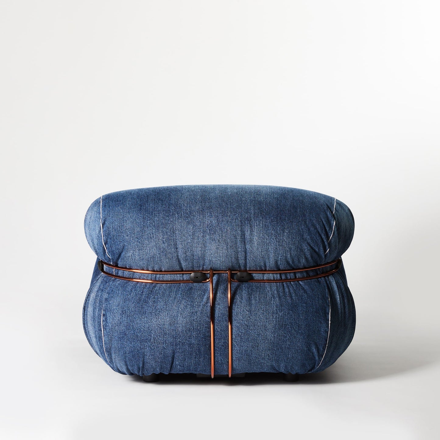 [해외재고-3개월 예상] [리미티드 에디] 소리아나 라운지 체어 데님 (Denim crafted by Roy Roger’s)