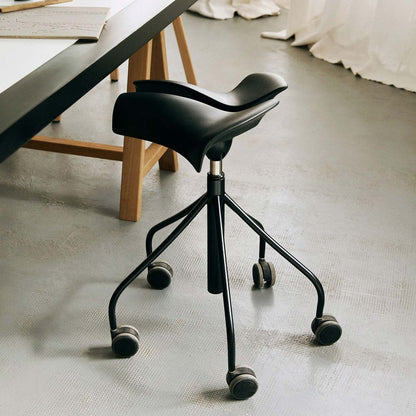 Trestle-Based Office Stool With Castors Binaria by Bd Barcelona Design #Black