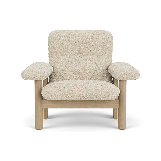 Brasilia Lounge Chair, Sheepskin by Audo Copenhagen #Sheepskin Nature / Natural Oak