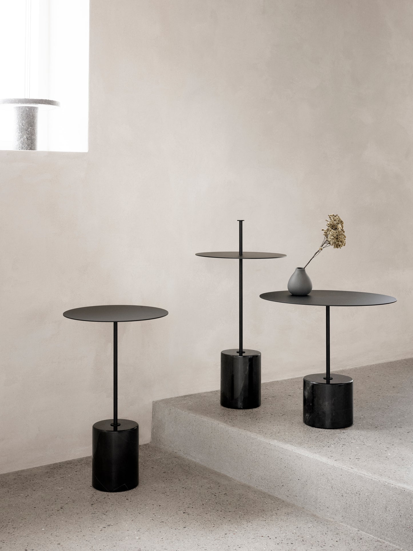 Calibre side table w. handle, high, black - Nero Marquina marble