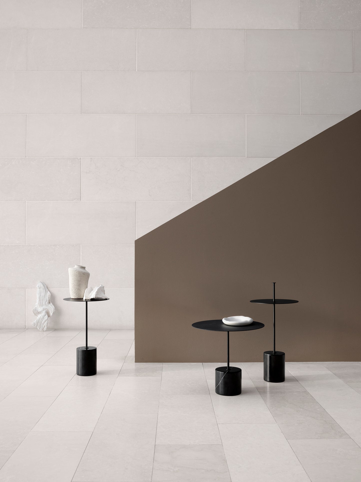 Calibre side table w. handle, high, black - Nero Marquina marble