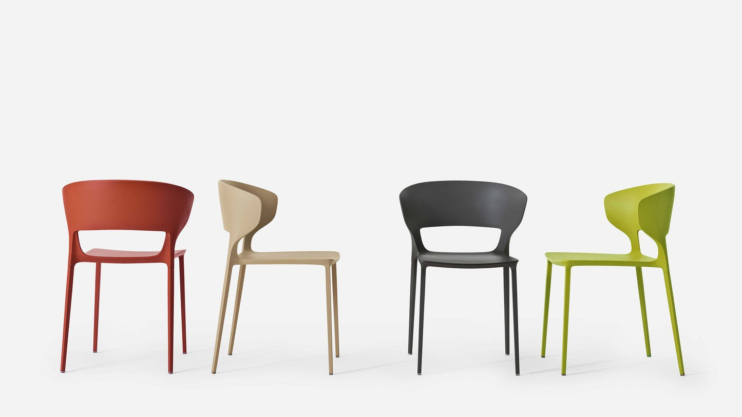 KOKI - Stackable polyurethane chair