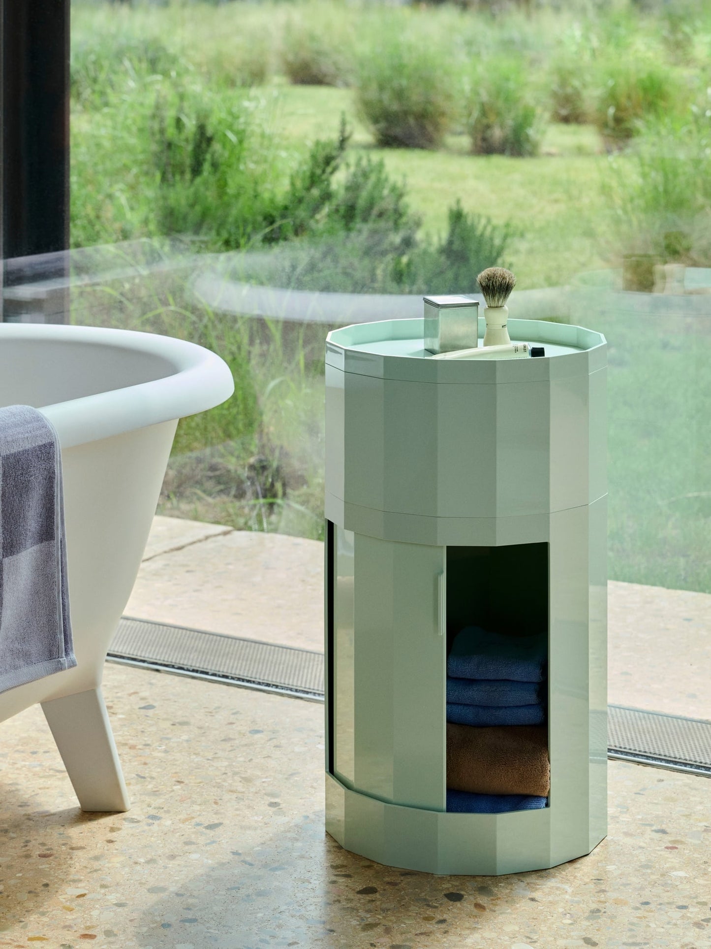 Facet cabinet incl. feet and castors, high, soft mint