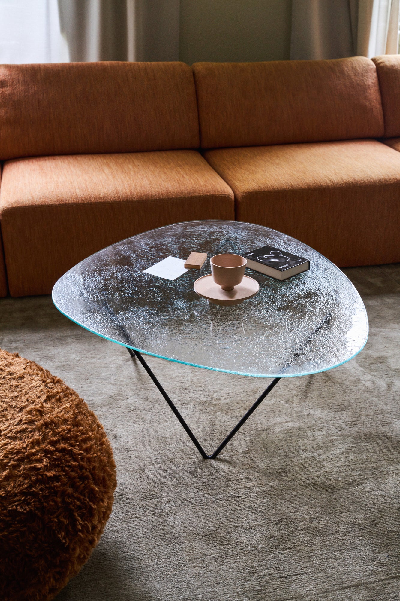 Pedrera coffee table, black - transparent structured glass