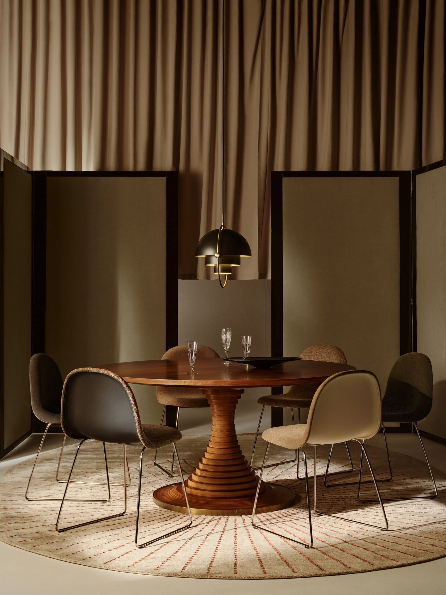 Tavolo a Dischi dining table, 120 cm, walnut
