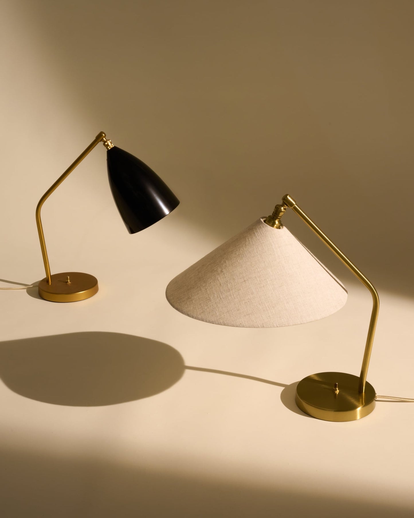 Gräshoppa table lamp, brass - canvas