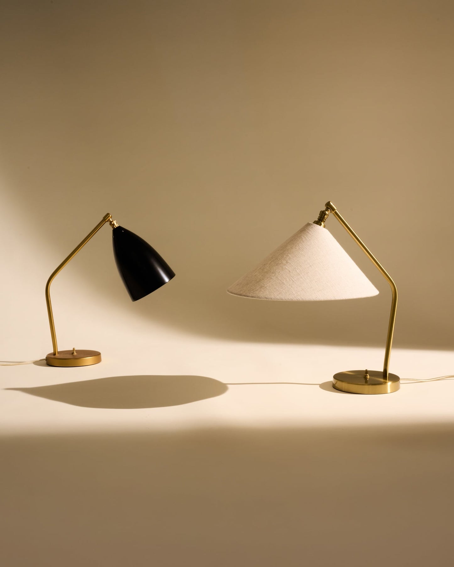 Gräshoppa table lamp, brass - canvas