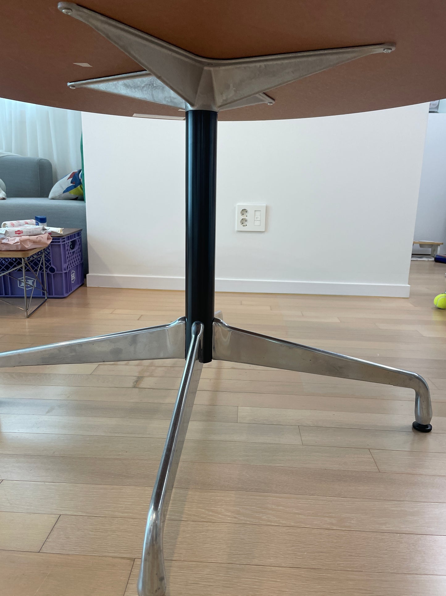 Eames Table Ø120