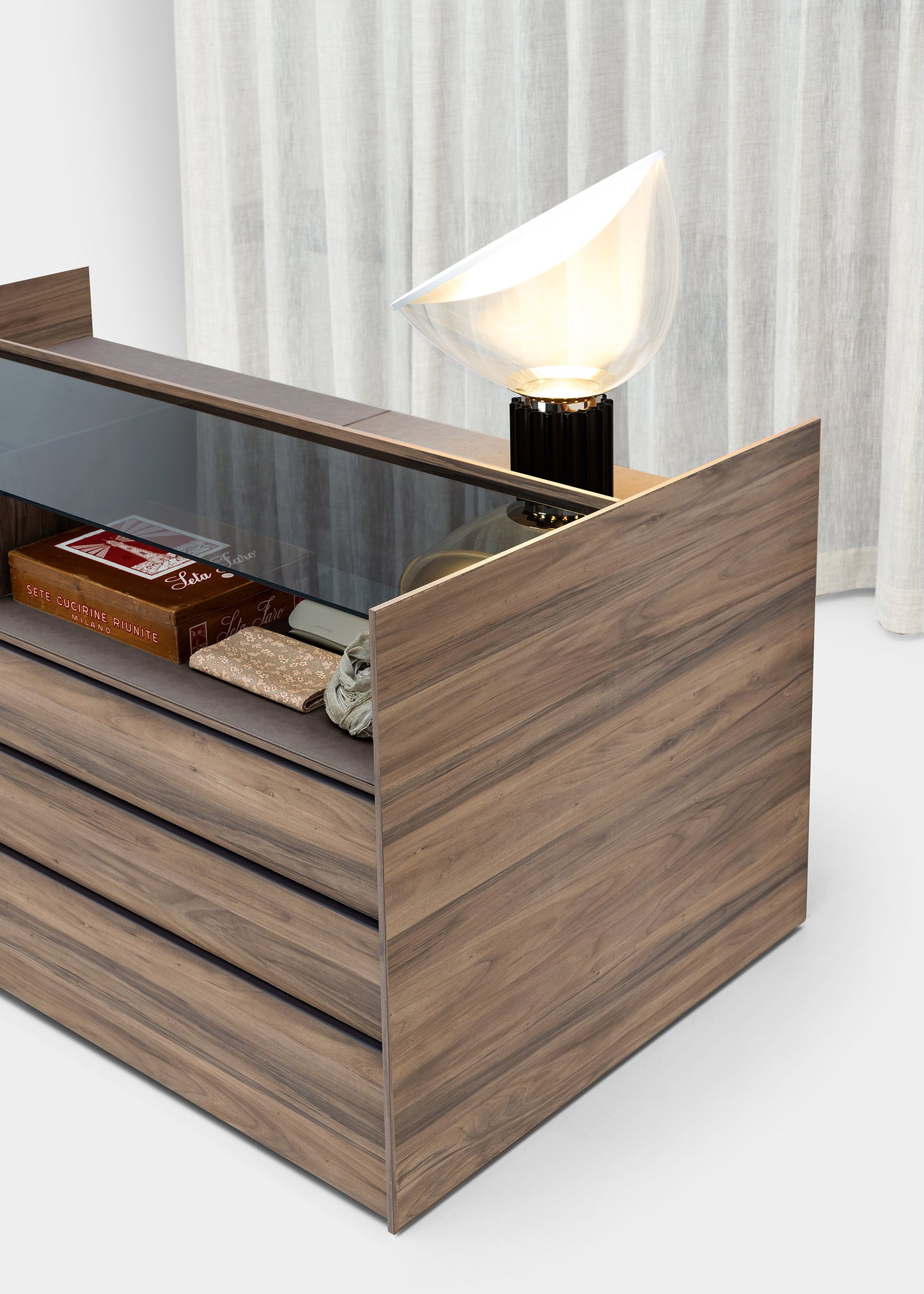 NOVEL ISLAND - Wooden chest of drawers with integrated handles