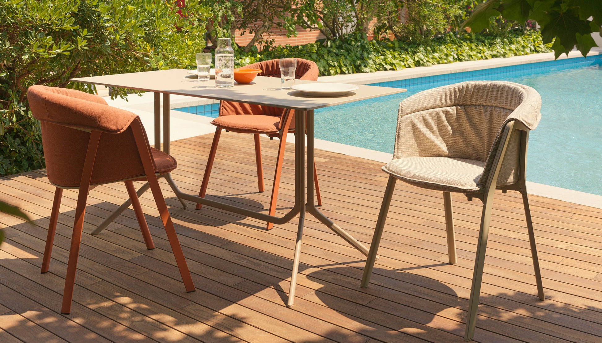 Kristalia Poule folding table - open