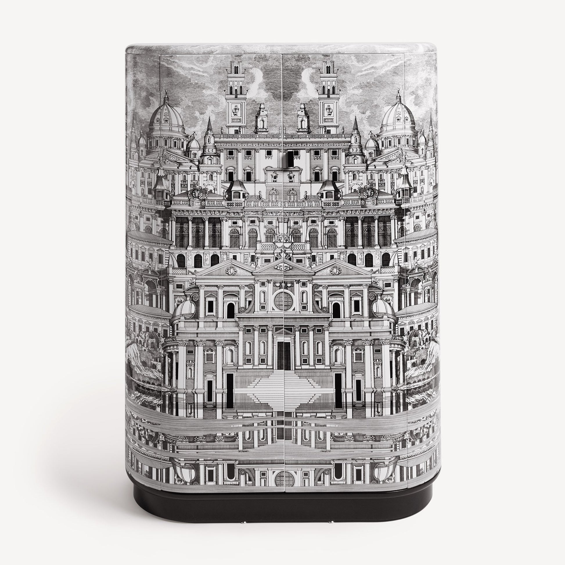 Curved Cabinet Citta Che Si Rispecchia