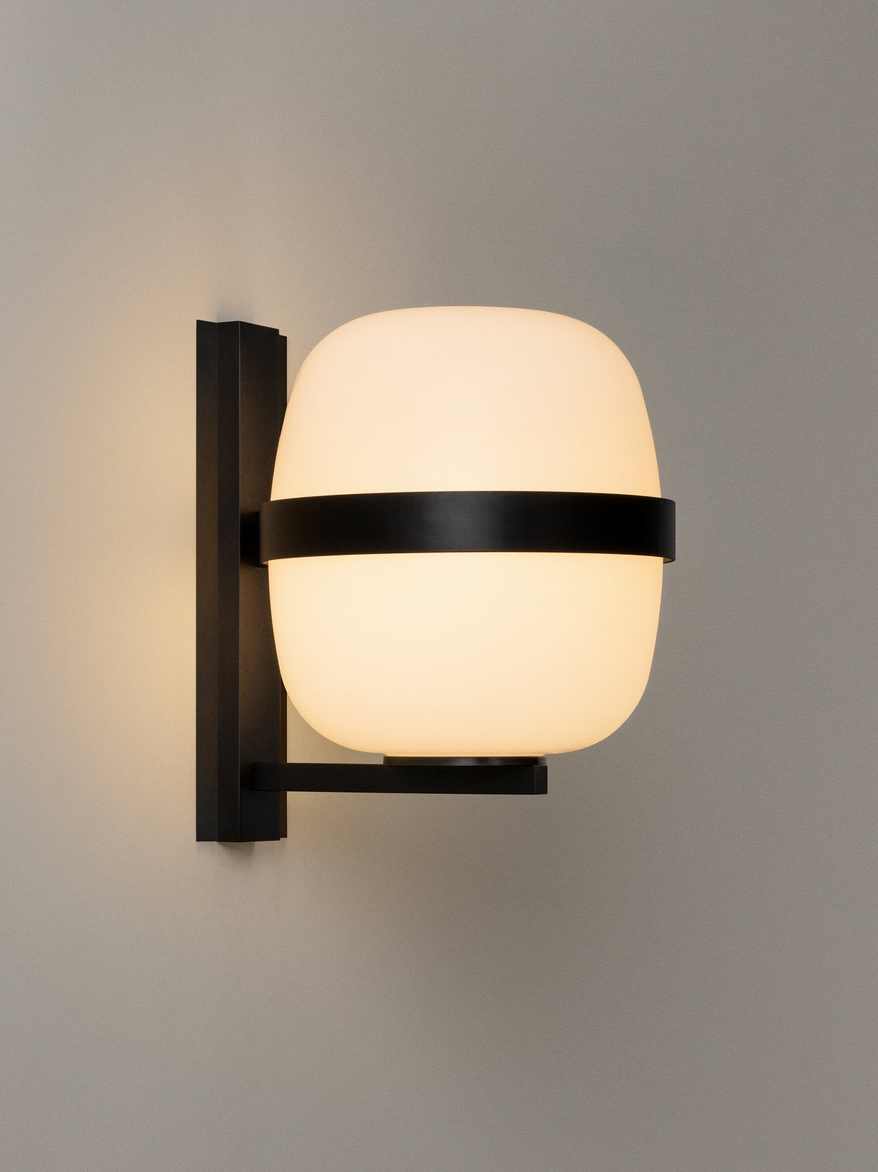 WALLY CESTA - LED opal glass wall lamp by Santa & Cole