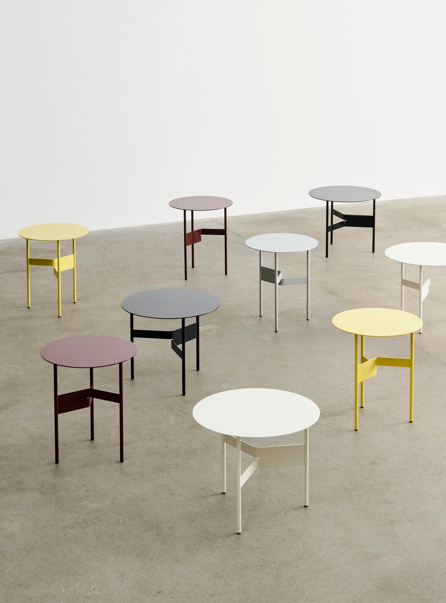Shim coffee table, diam. 54 cm, h. 44 cm, eggshell