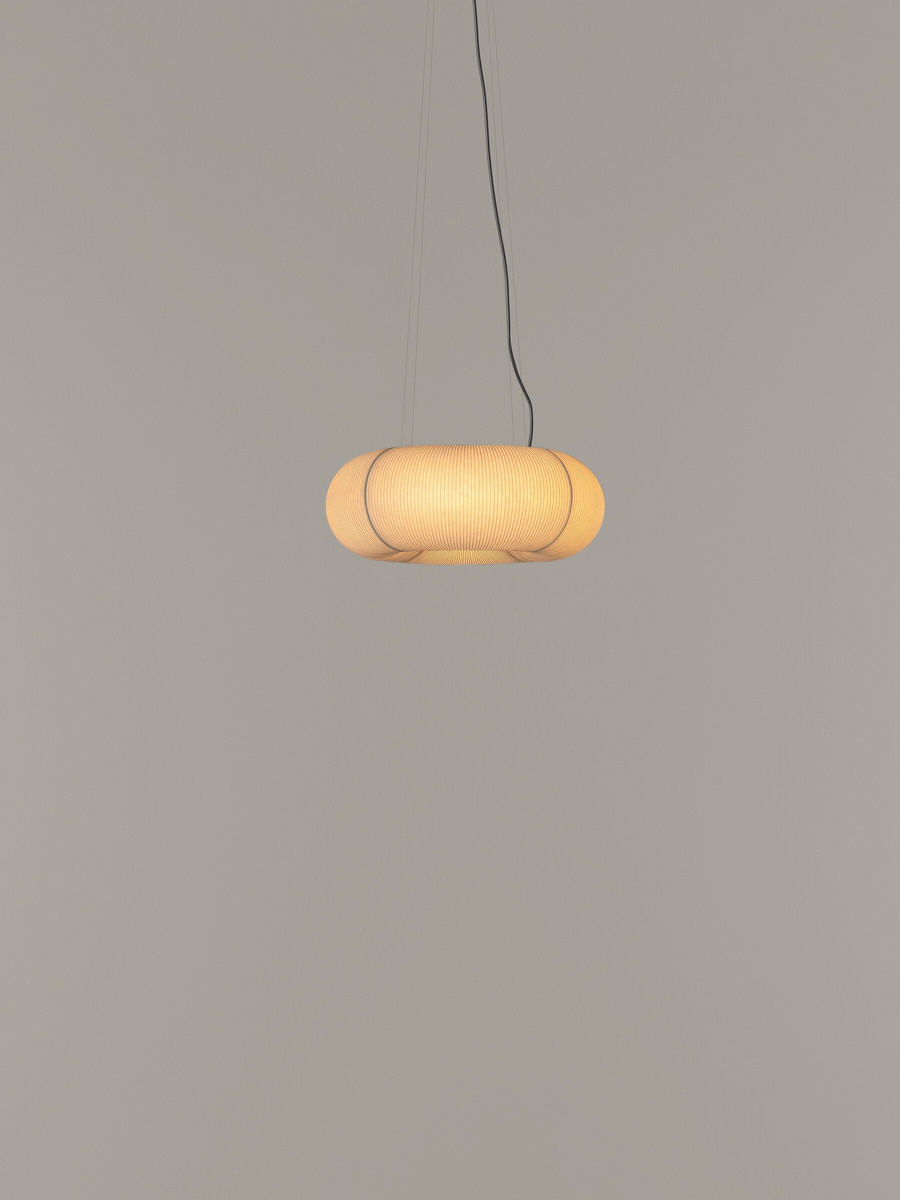 Tekiò Circular - LED dimmable japanese paper pendant lamp by Santa & Cole