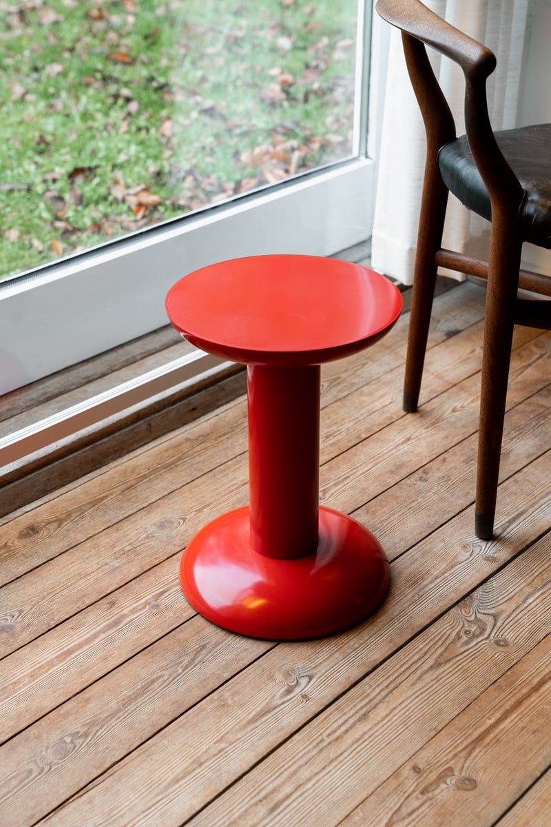 Thing stool, carmine red