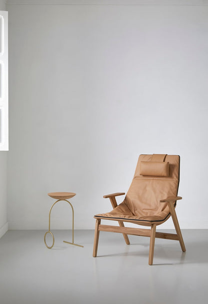 Giro sculpture table, brass - matt oak
