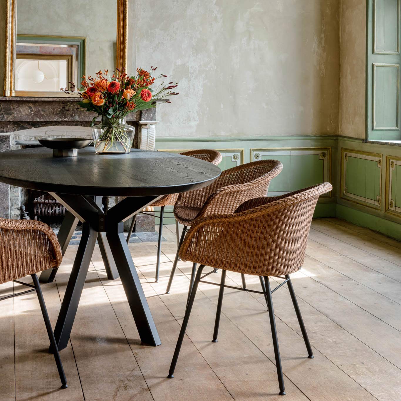 Dining Chair Steel A Base AVRIL by Vincent Sheppard – TRDST