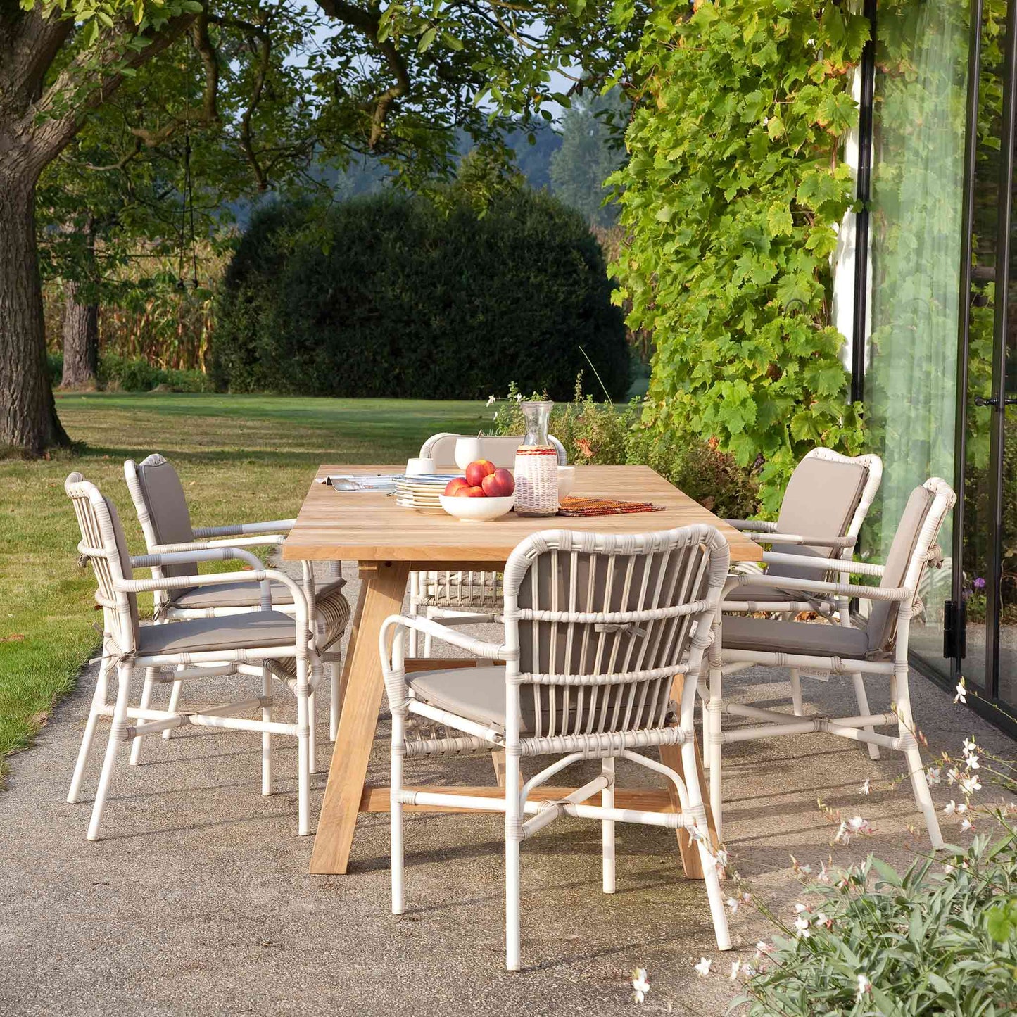 Wicker garden dining armchair with armrests Lucy by Vincent Sheppard