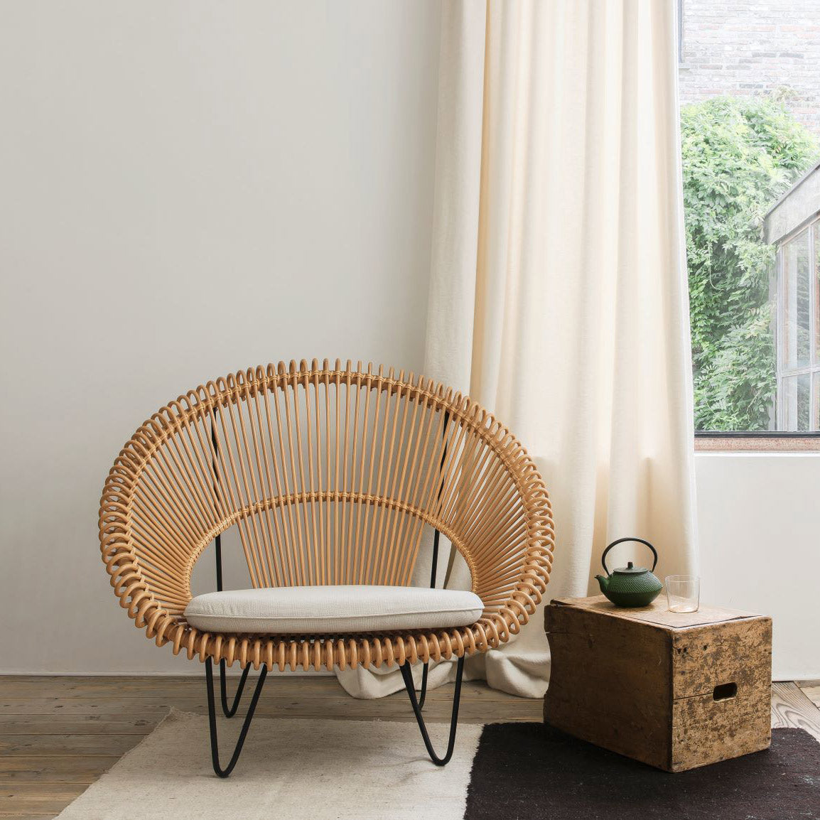 Rattan Armchair With Armrests Cruz Cocoon by Vincent Sheppard #Natural Rattan / Black Steel