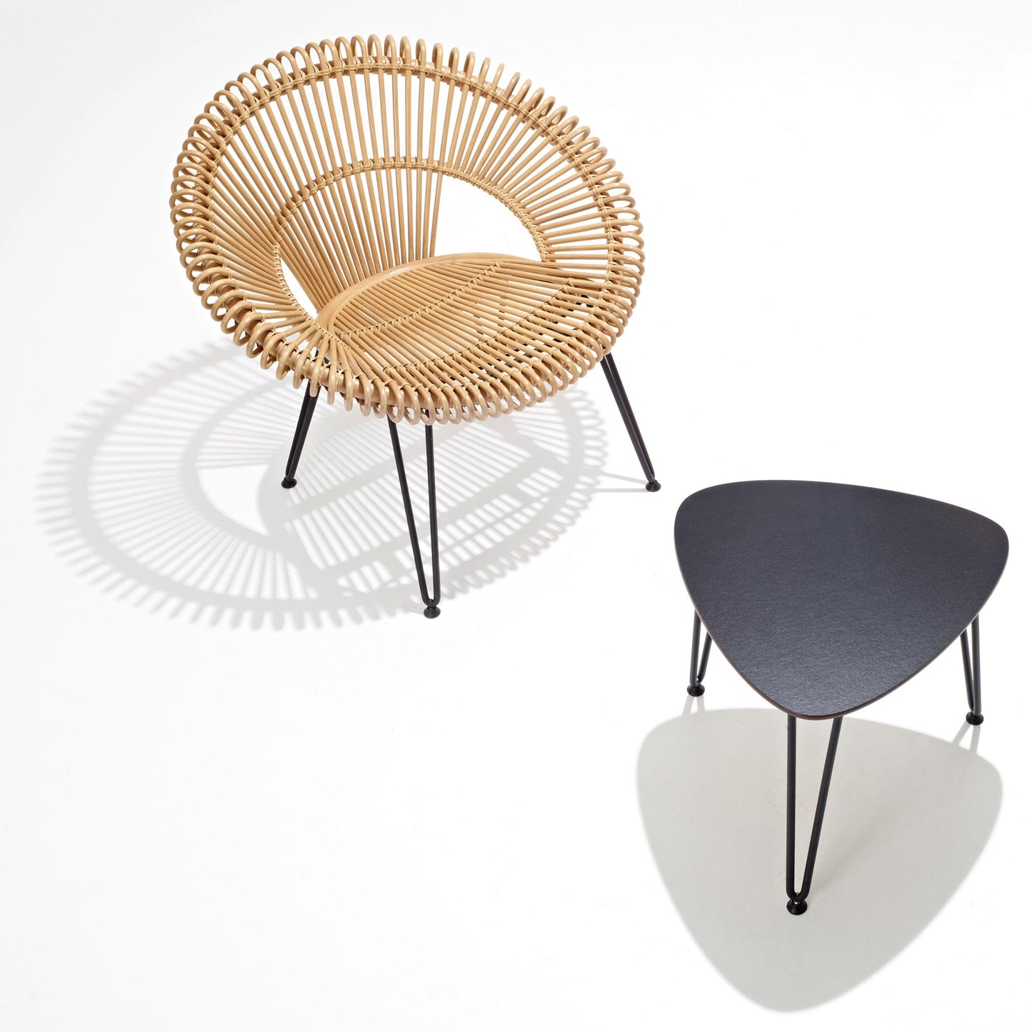 Rattan Easy Chair With Armrests Cruz by Vincent Sheppard #Natural Rattan / Black Steel