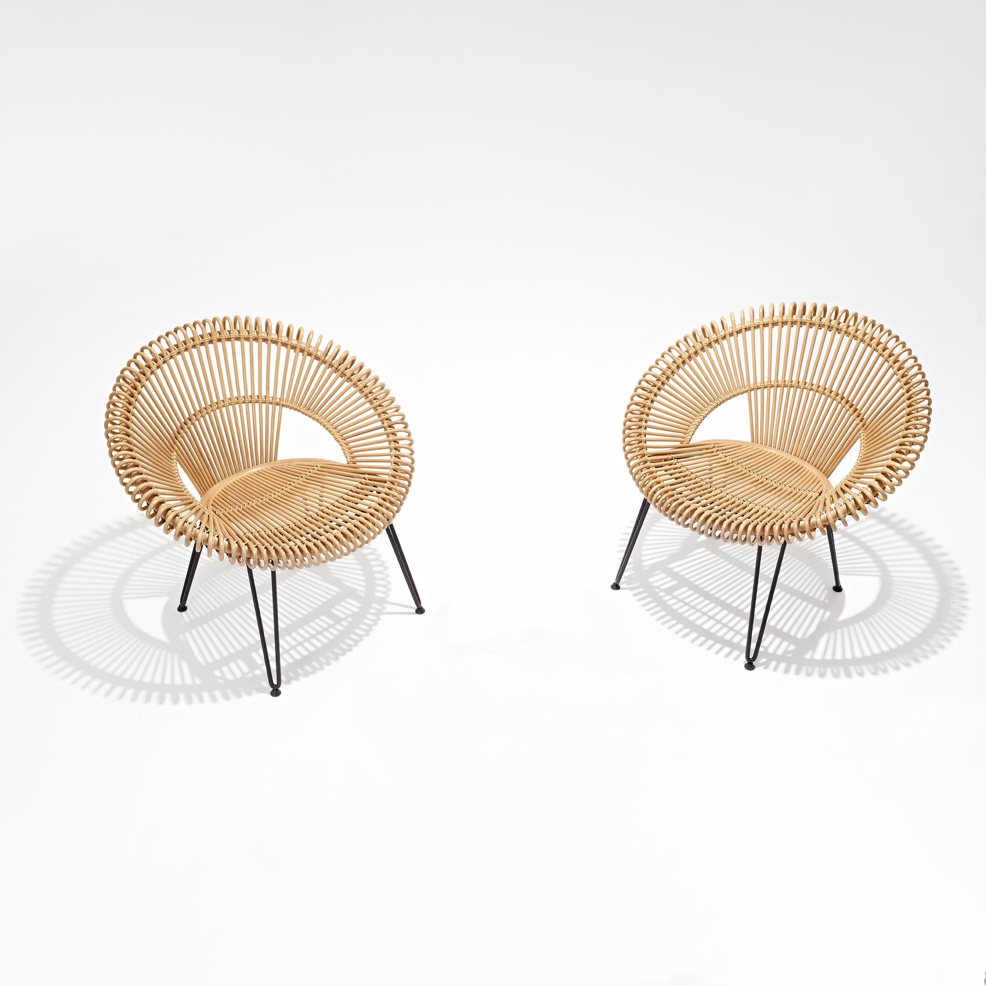 Rattan Easy Chair With Armrests Cruz by Vincent Sheppard #Natural Rattan / Black Steel