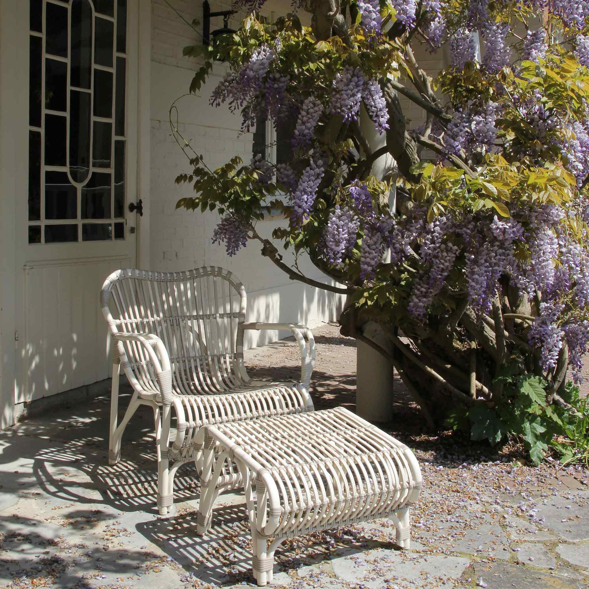 Wicker garden lazy armchair with armrests Lucy by Vincent Sheppard