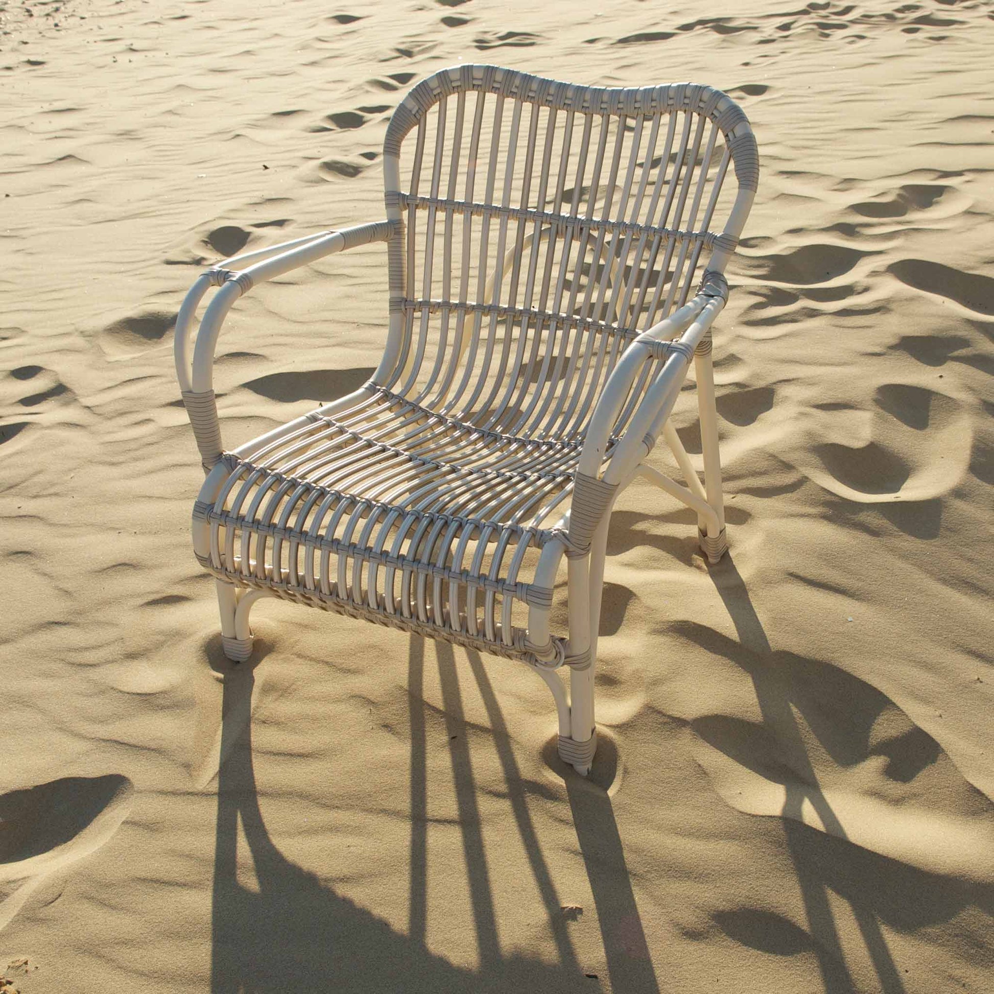 Wicker garden lazy armchair with armrests Lucy by Vincent Sheppard